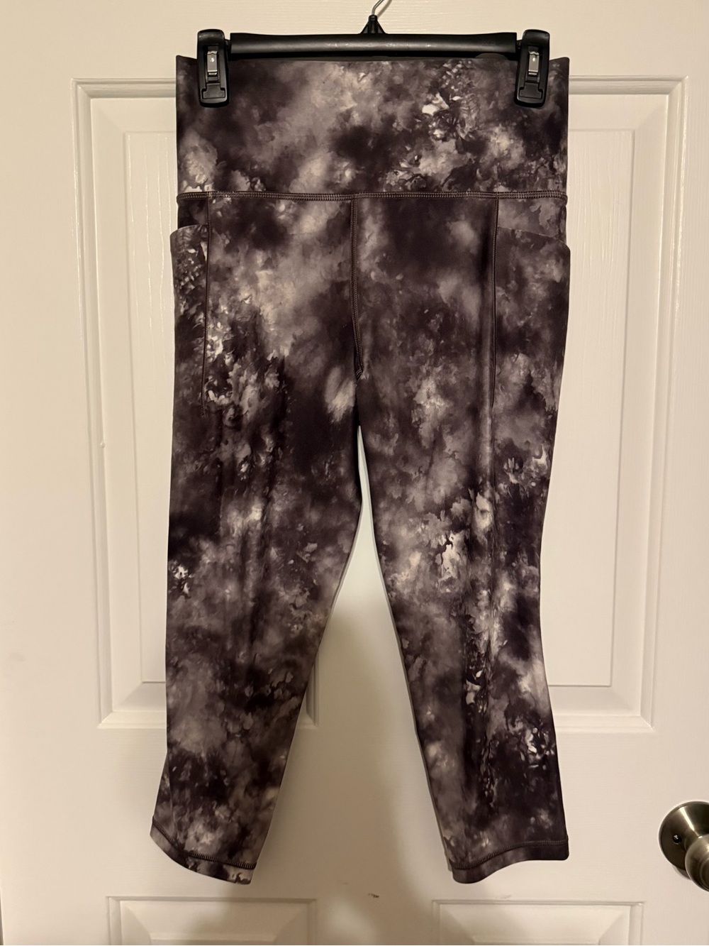 Athleta Salutation Capri Leggings Gray Tie Dye Pocket Medium